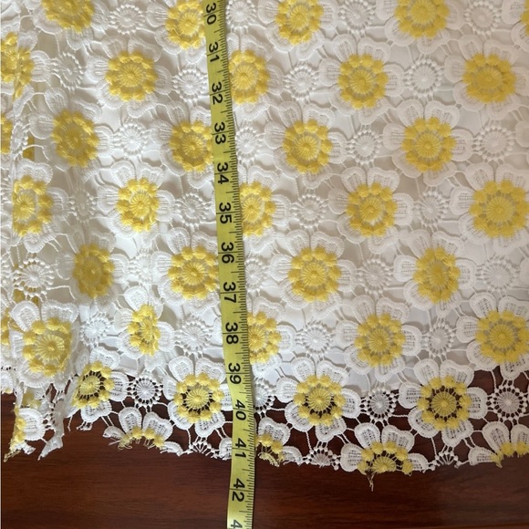 White and Yellow Flower Lace Dress Size 2 - Picture 10 of 10